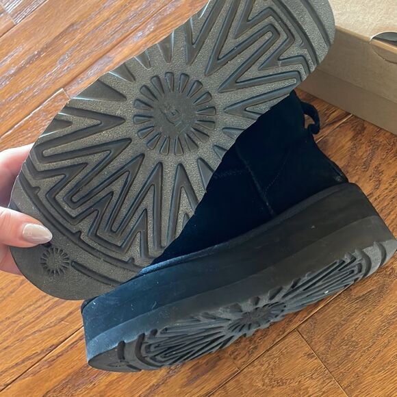 Black platform UGGS - Picture 5 of 5